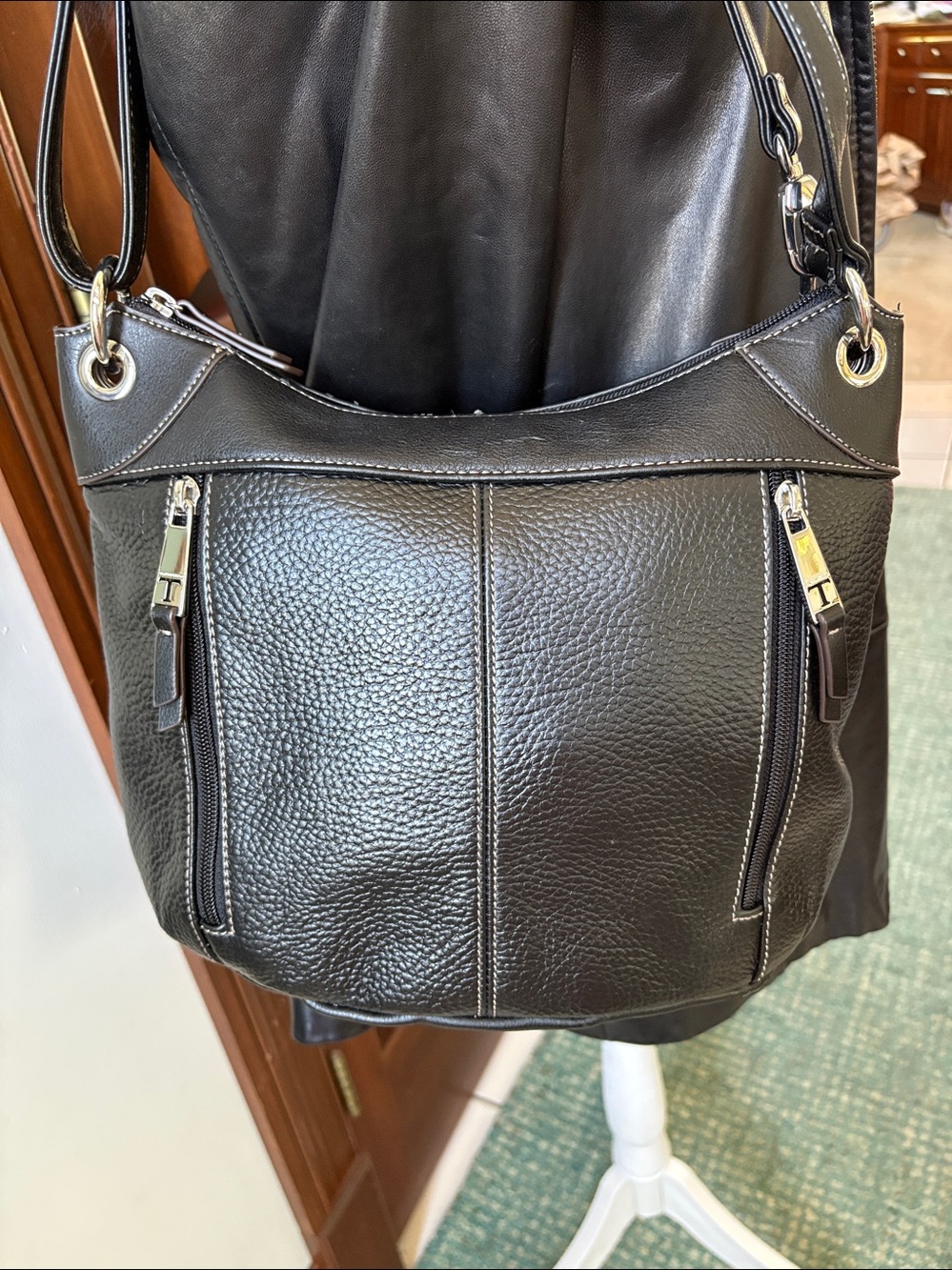 Tignanello shoulder/Crossbody bag double front vertical zippers, Leather black